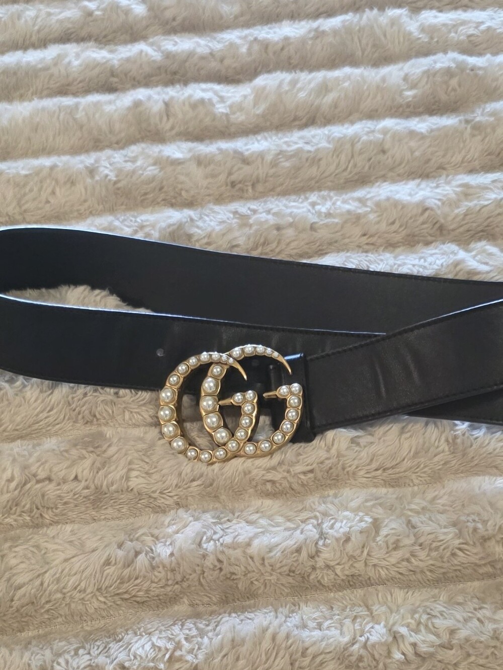 Authentic Gucci Black Leather Belt with Pearl-Embellished Gold Double G Buckle - Picture 4 of 8